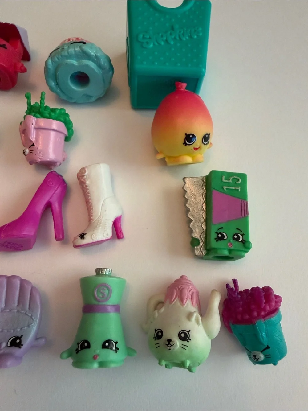 EUC Shopkins and 2 containers backpack and bag